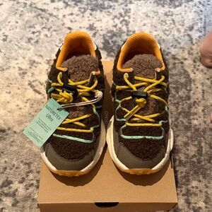 NWT Flower Mountain for Naturino Toddler size 11